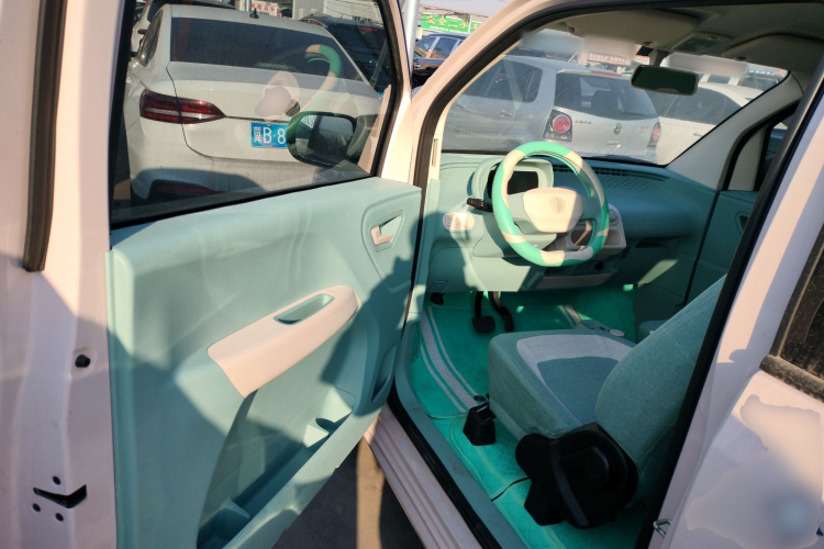 凌宝汽车 凌宝uni 2025款 微甜版 11.52kWh中控内饰7003