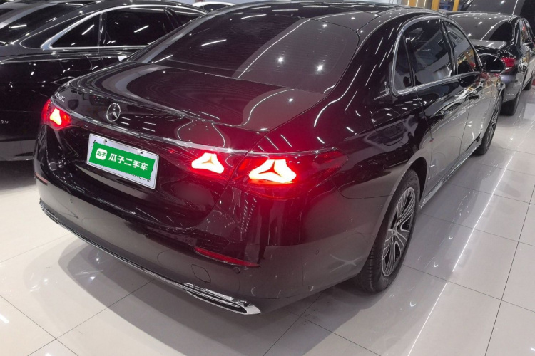 奔驰E级 2025款 E 260 L车身外观7