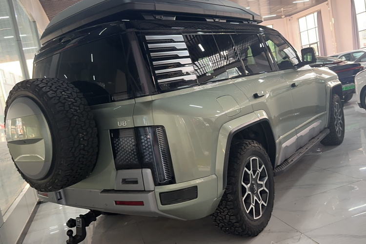 仰望U8 2024款 越野玩家版车身外观6003