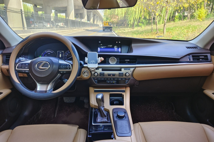 雷克萨斯ES 2015款 300h 舒适版中控内饰7003