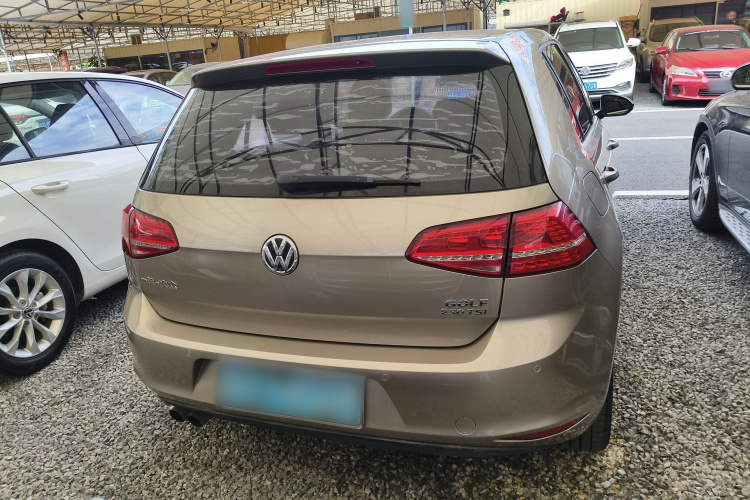 大众 高尔夫 2016款 230TSI 自动豪华型车身外观6