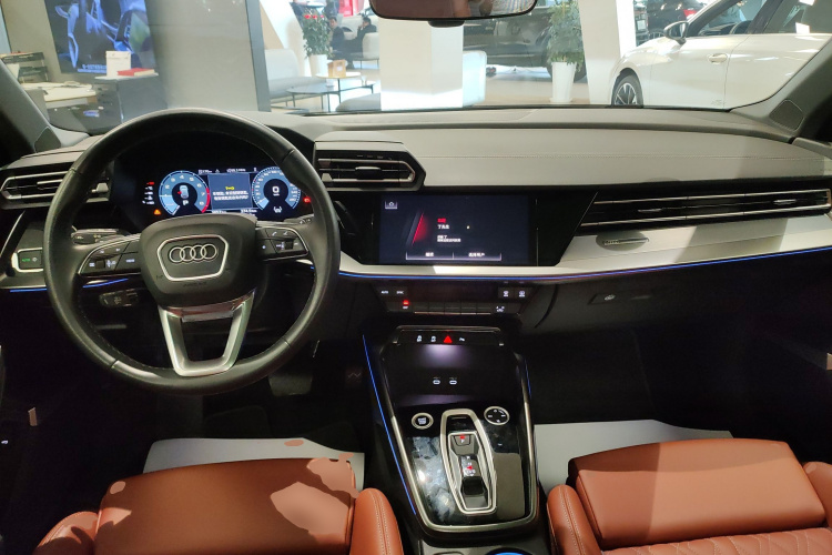 奥迪A3 2025款 Sportback 35TFSI 飞驰尊享型中控内饰7002