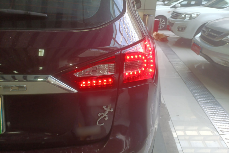 众泰T600 2015款 2.0T DCT尊贵型车身外观9