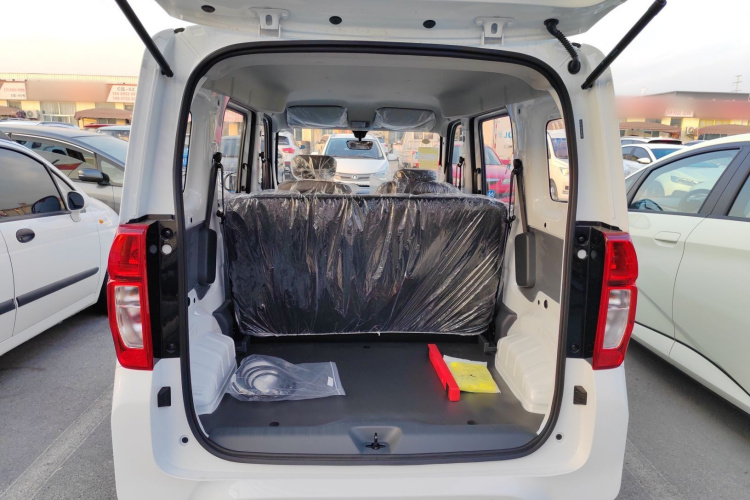 五菱汽车 五菱之光新能源 2025款 201km 标准型机舱底盘23