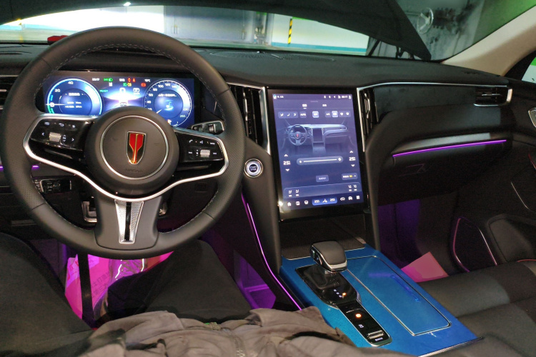 红旗HS7 PHEV 2025款 2.0T PHEV 两驱旗享版 6座中控内饰7002