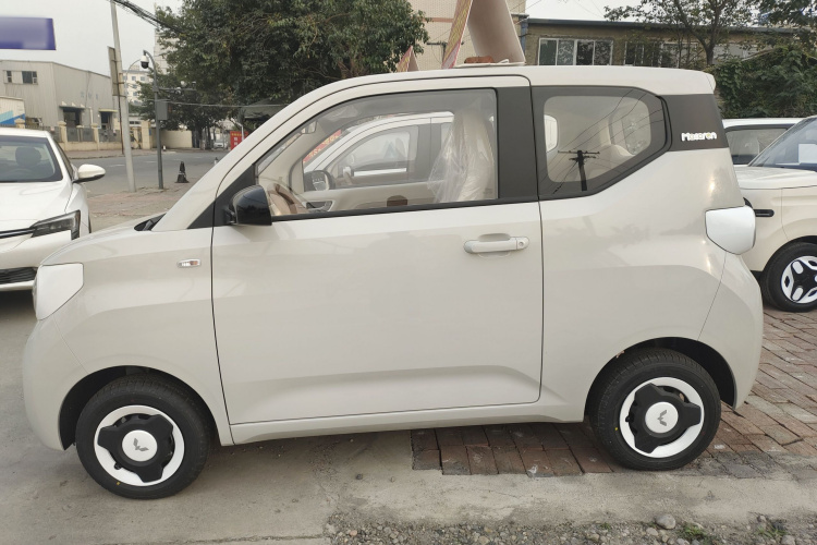 五菱汽车 宏光MINIEV 2024款 第三代 215km 青春版车身外观4