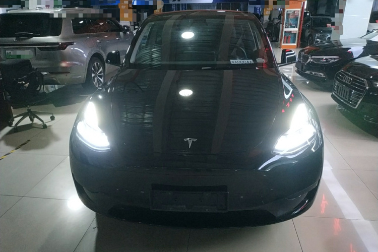 特斯拉 Model Y 2022款 改款 后轮驱动版车身外观2