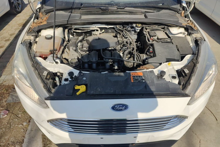 福特 福克斯 2017款 三厢 1.6L 自动风尚型智行版机舱底盘24