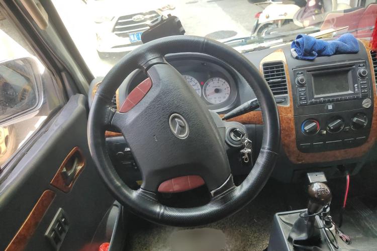 金龙 金威 2014款 2.5T玉柴创享型YC4FB90-P40C中控内饰13