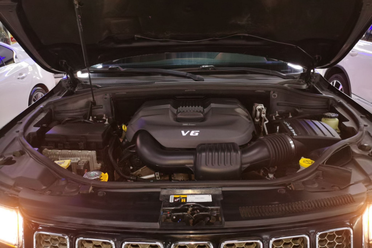 Jeep 大切诺基(进口) 2014款 3.0L 舒享导航版机舱底盘24