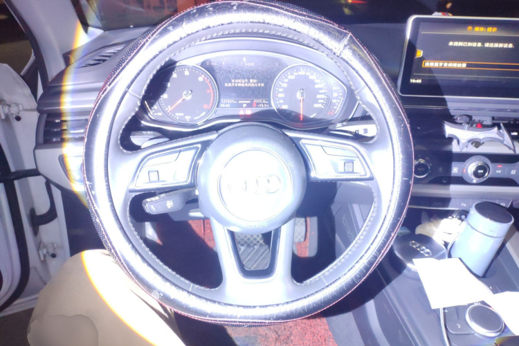 奥迪A4L 2018款 30周年年型 40 TFSI 进取型局部细节13