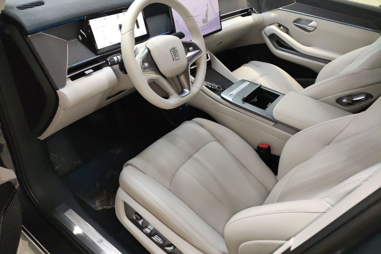 比亚迪 唐L 2025款 EV 600KM四驱激光雷达旗舰型中控内饰19