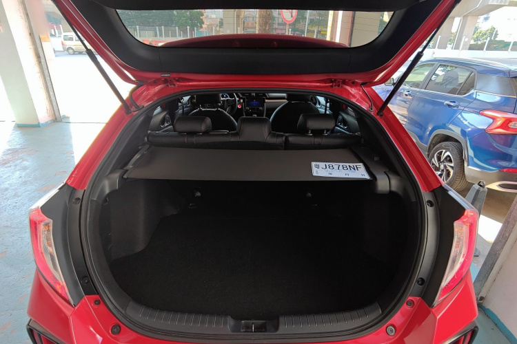 本田 思域 2021款 HATCHBACK 220TURBO CVT新锐控局部细节23