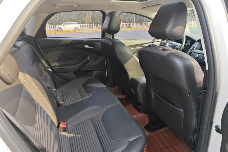 福特 福克斯 2015款 两厢 EcoBoost 180 自动精英型中控内饰7005