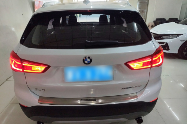 宝马X1 2019款 xDrive20Li 尊享型车身外观6