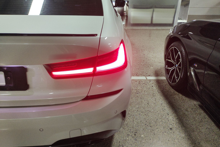 宝马3系 2021款 改款二 325i M运动曜夜套装车身外观9