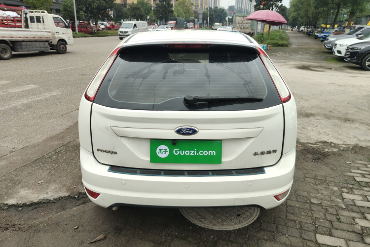 福特 福克斯 2013款 两厢经典 1.8L 手动百万纪念版车身外观6