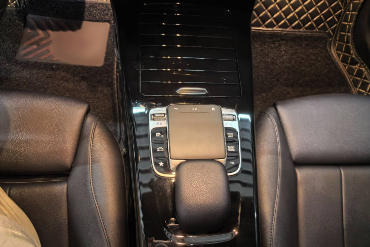 奔驰A级 2020款 A 200 L中控内饰7004