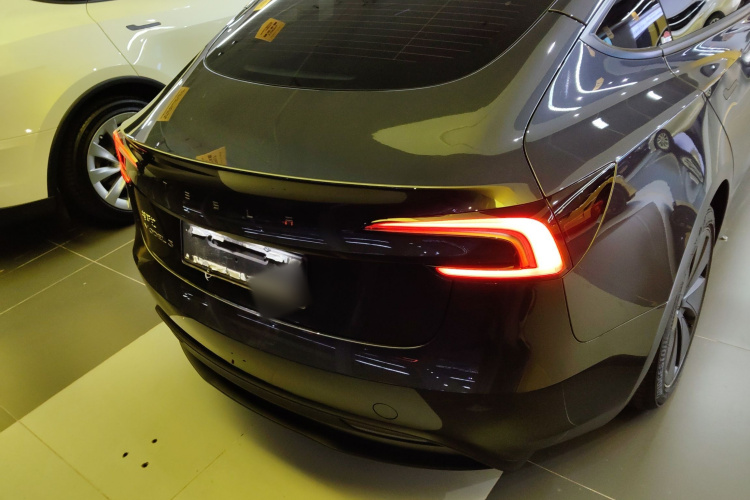 特斯拉 Model 3 2025款 后轮驱动版车身外观6