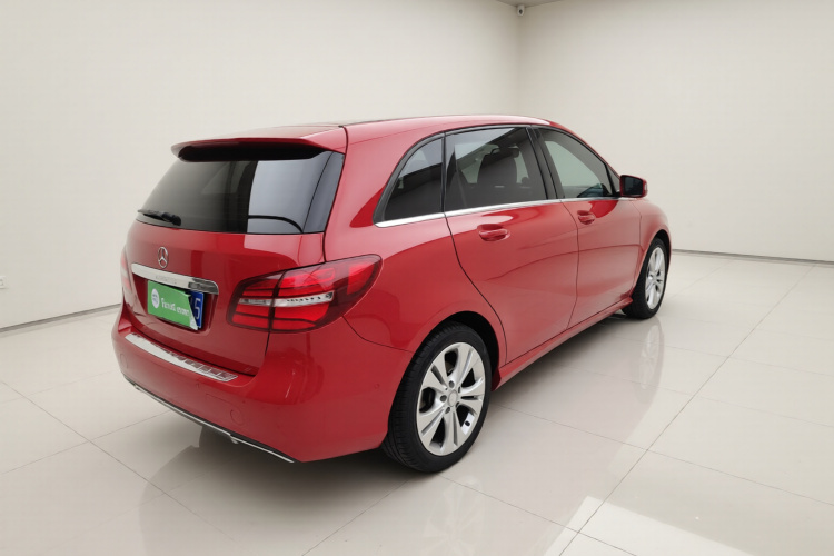 奔驰B级 2015款 B 200 时尚型车身外观7