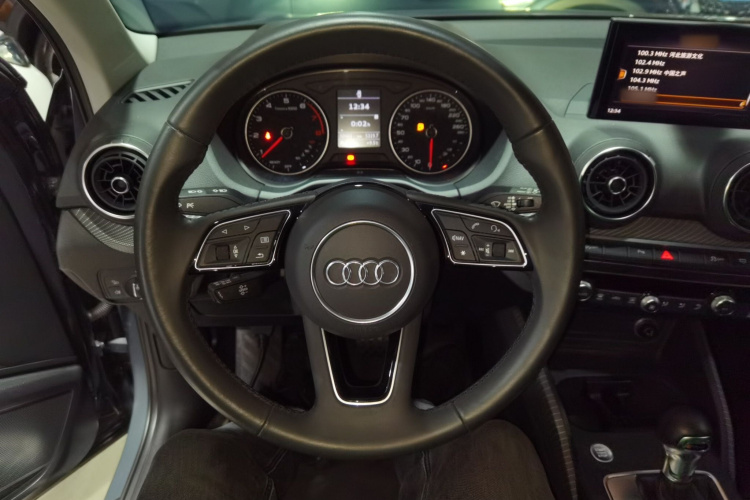 奥迪Q2L 2021款 35 TFSI 时尚致雅型中控内饰13