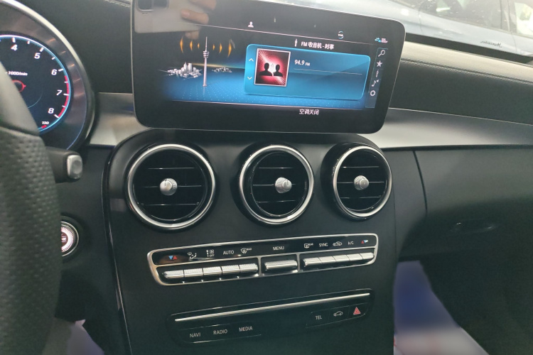 奔驰C级 2021款 C 200 L 时尚型运动版局部细节16