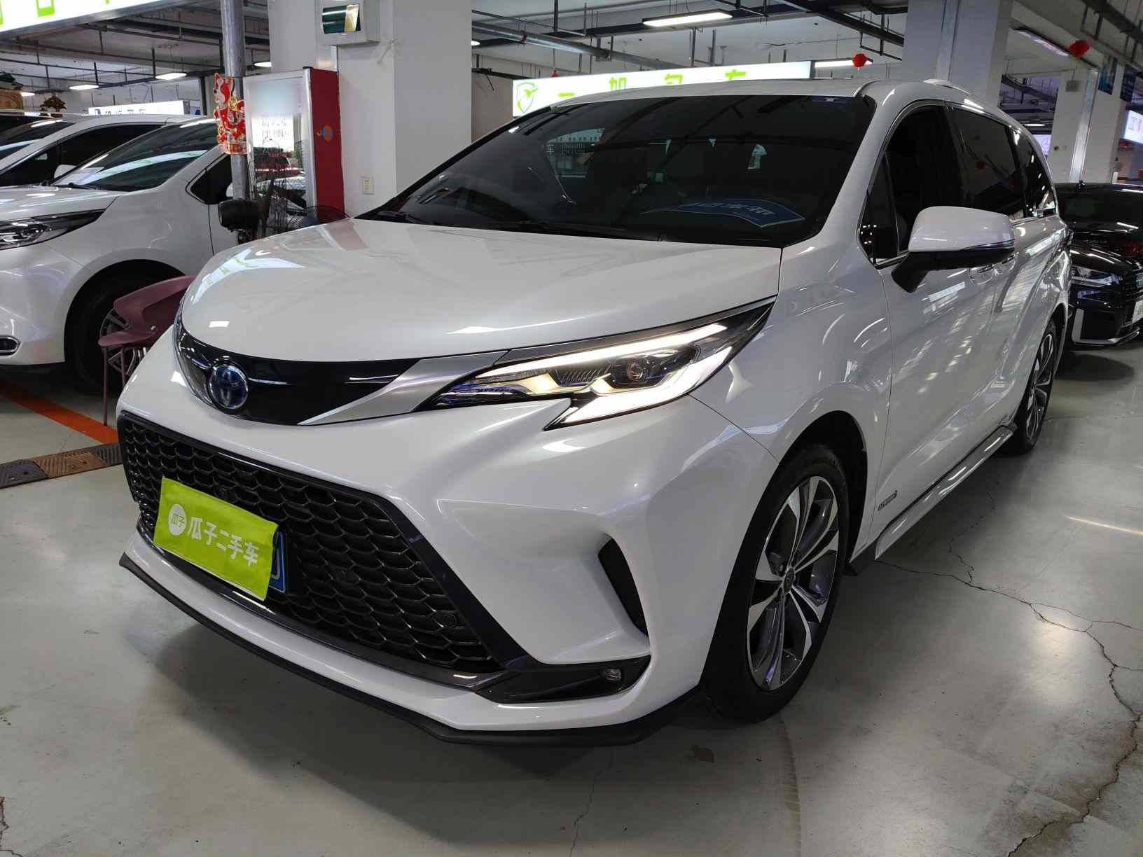 丰田 格瑞维亚 2023款 2.5L混动 尊贵PLUS版(2)