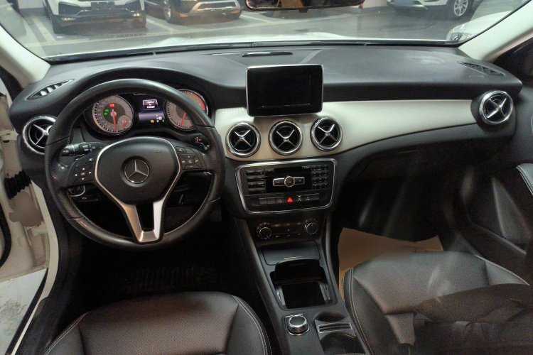奔驰GLA 2015款 GLA 200 动感型中控内饰7002