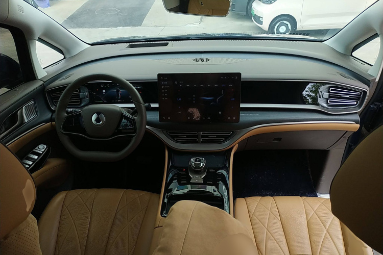 腾势D9 2022款 DM-i 970 四驱尊荣型中控内饰12