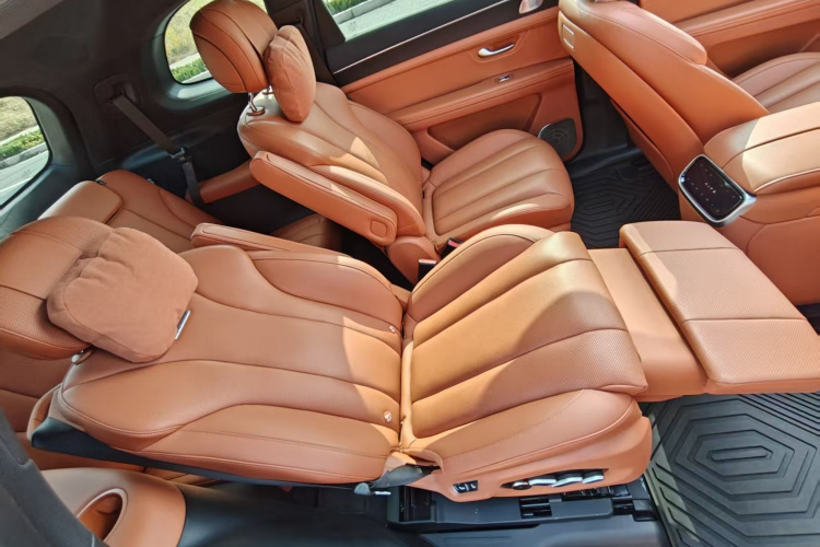 鸿蒙智行 问界M7 2024款 1.5T 智驾四驱Ultra版 6座中控内饰7004