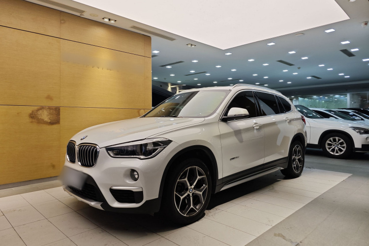 宝马X1 2018款 sDrive18Li 尊享型车身外观1