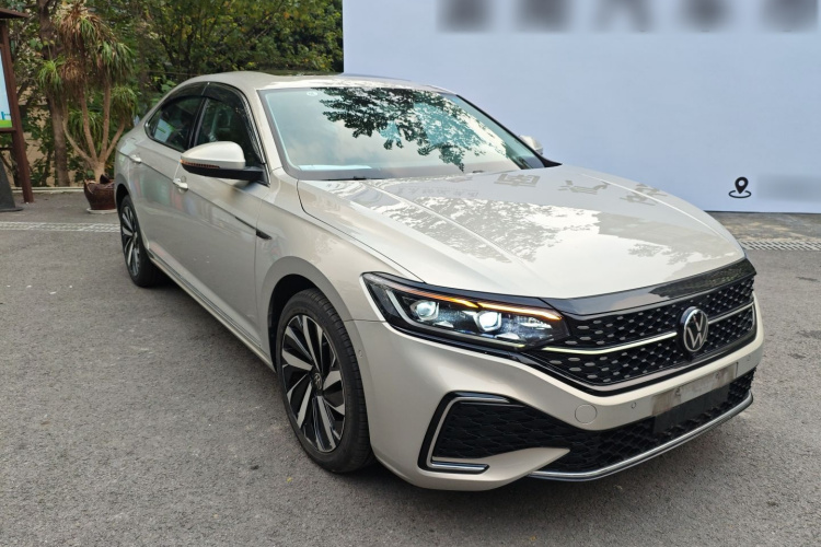 大众 帕萨特 2022款 330TSI 星空尊贵版车身外观3