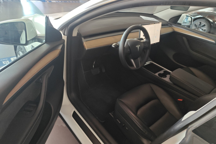 特斯拉 Model Y 2021款 标准续航后驱版中控内饰20