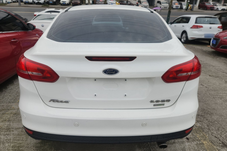 福特 福克斯 2015款 三厢 EcoBoost 180 自动精英型车身外观6