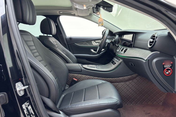 奔驰E级 2022款 改款三 E 300 L 运动时尚型中控内饰7003