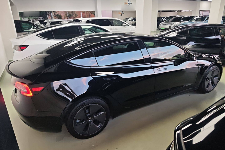 特斯拉 Model 3 2022款 后轮驱动版车身外观7