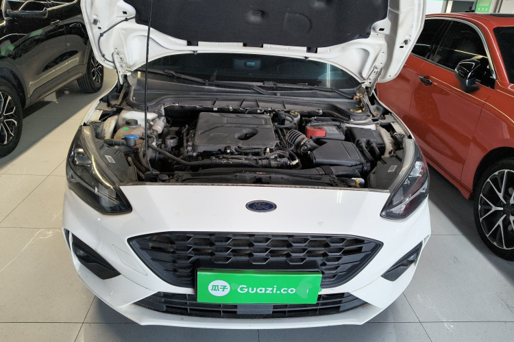 福特 福克斯 2019款 三厢 EcoBoost 180 自动ST Line机舱底盘24