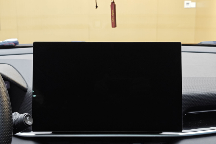 吉利汽车 2025款 缤越L 1.5TD DCT星耀中控内饰7010