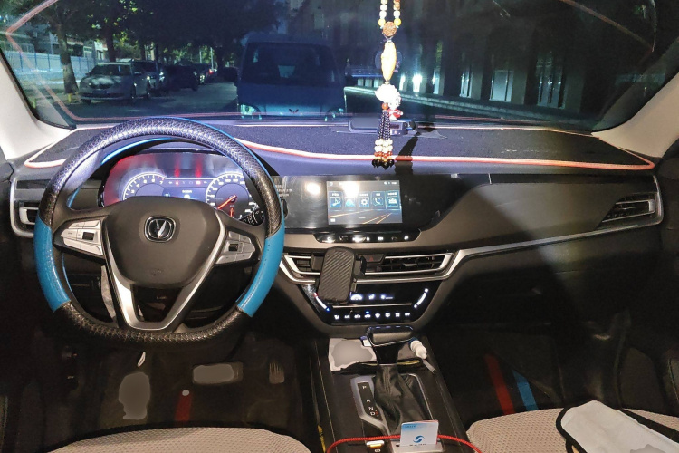 长安CS35PLUS 2021款 荣耀百万版 1.6L CVT精英版中控内饰7002