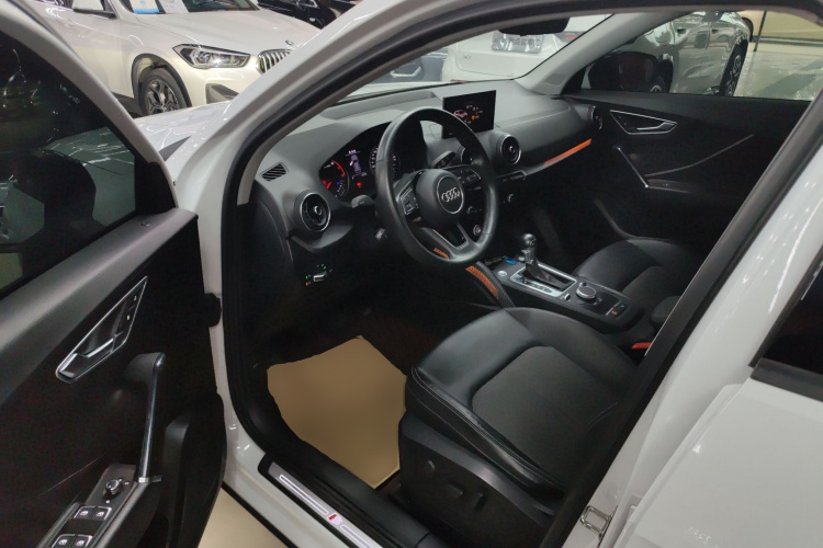 奥迪Q2L 2020款 35 TFSI 时尚动感型中控内饰20
