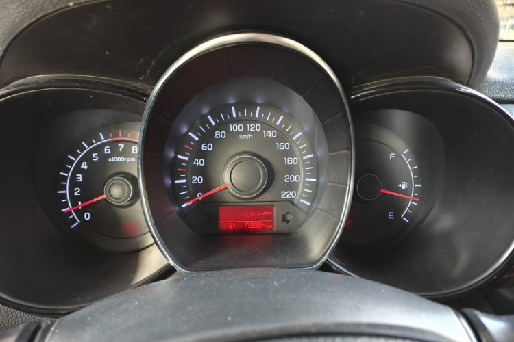 起亚K2 2015款 三厢 1.4L MT GLS中控内饰7003