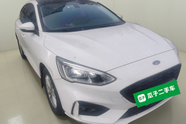 福特 福克斯 2020款 三厢 EcoBoost 180 自动锋潮型车身外观3