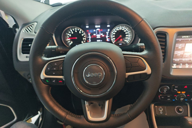 Jeep 指南者 2017款 200T 自动家享版中控内饰13