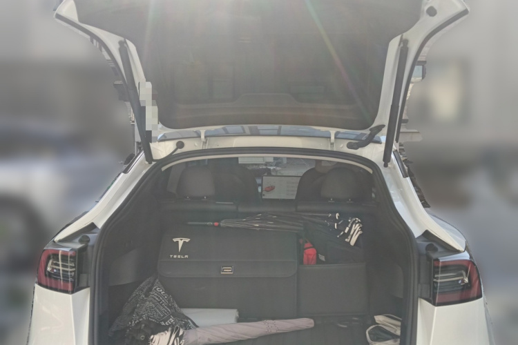 特斯拉 Model Y 2022款 改款 后轮驱动版中控内饰23