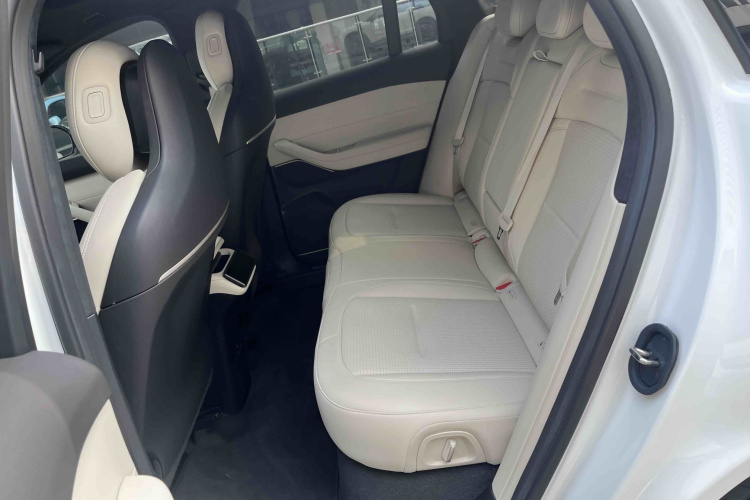 蔚来ES6 2024款 75kWh中控内饰7008