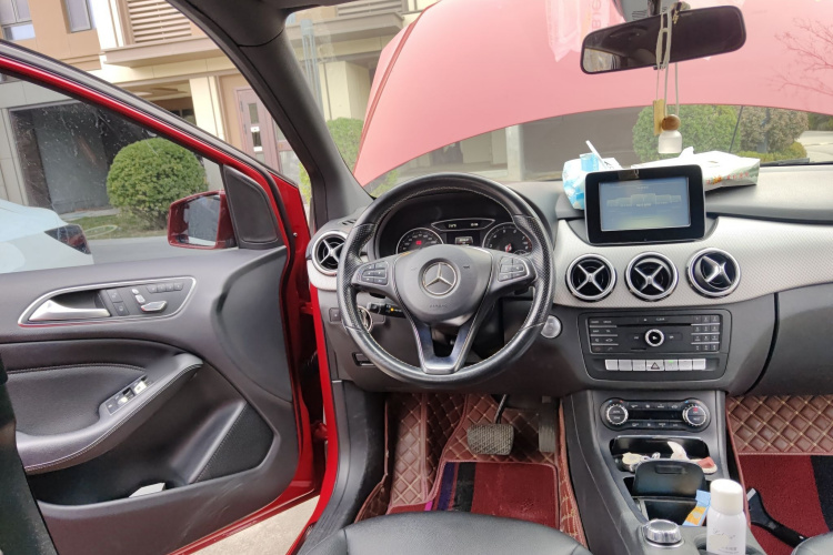 奔驰B级 2015款 B 200 时尚型中控内饰13