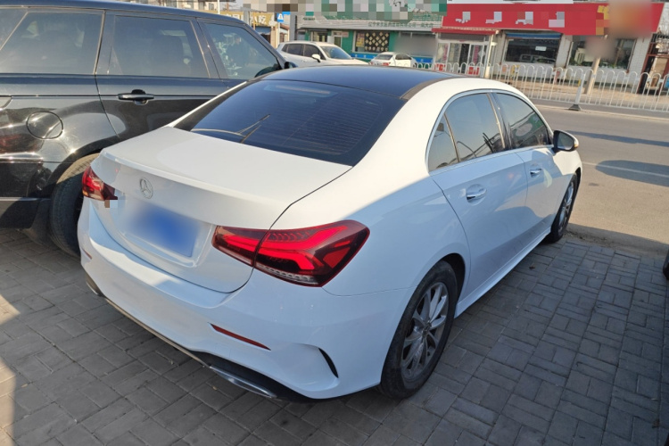 奔驰A级 2020款 A 200 L 运动轿车车身外观7