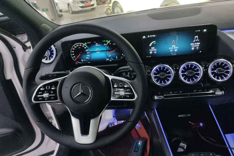 奔驰GLA 2023款 GLA 220中控内饰12