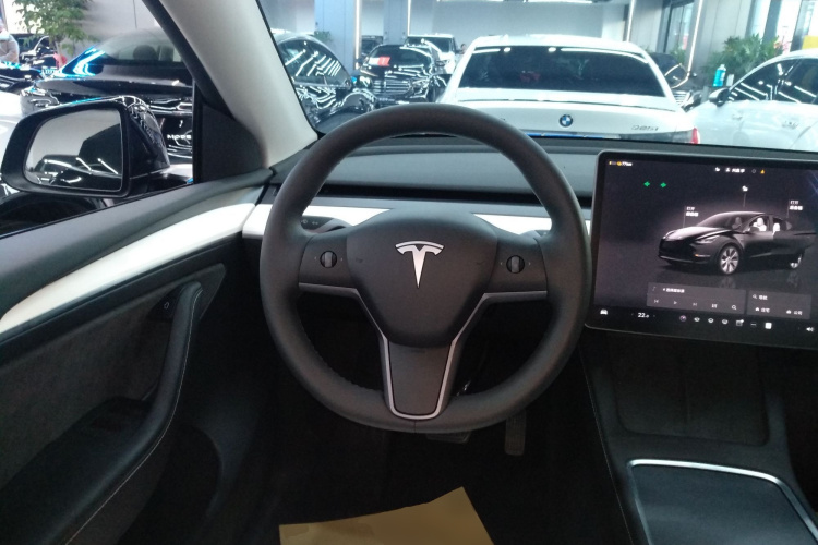 特斯拉 Model Y 2022款 改款 后轮驱动版中控内饰13