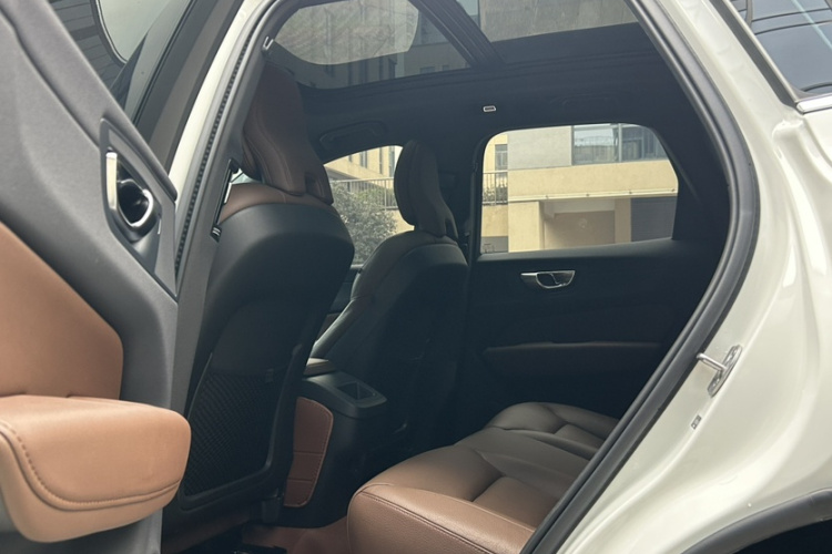 沃尔沃XC60 2025款 B5 四驱智远豪华版中控内饰7002